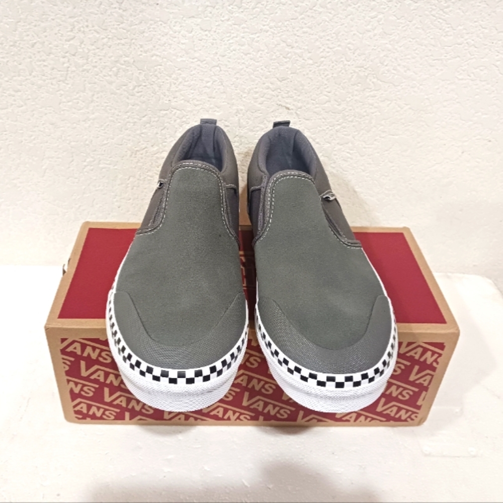 Vans - Picture 2 of 4
